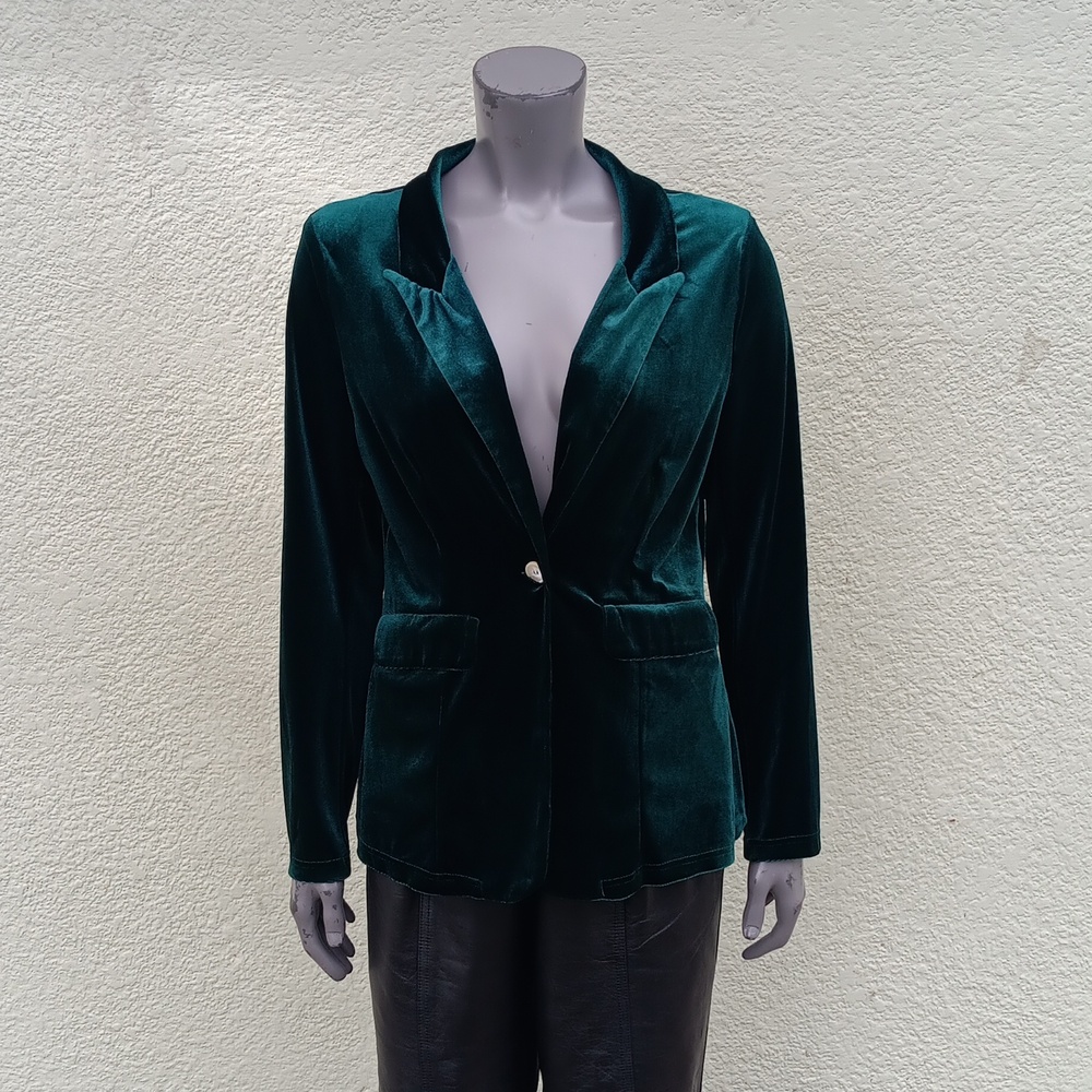KOANDAILY LADIES BLACK (1) BUTTON VELVET BLAZER W/SILVER BUTTON ACCENTED CUFFS